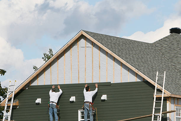 Professional Vinyl Siding technician working in Remington, IN